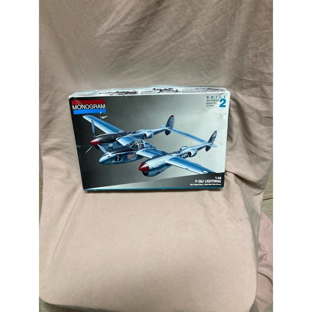 MONOGRAM P-38J Lighting Airplane Model 1/48 85-5479 Not Sealed New
